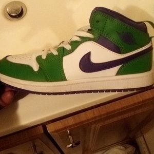 US 2Y(size8) Jordan 1s mid metro incredible hulks,made in 1984
